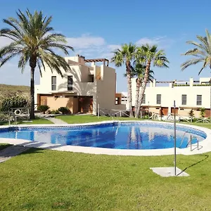 Bajo Con Jardín Propio En Valle Del Golf!! Apartamento